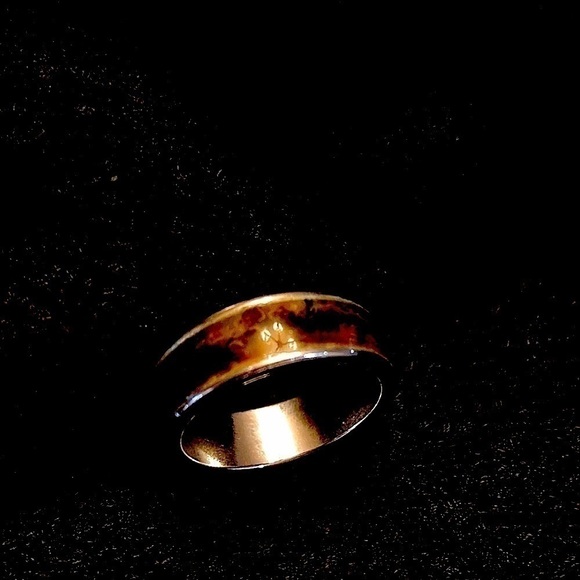 UNISEX RING, Size 7.5 to 7.75 Silver with faux stone inlay. - Picture 1 of 8